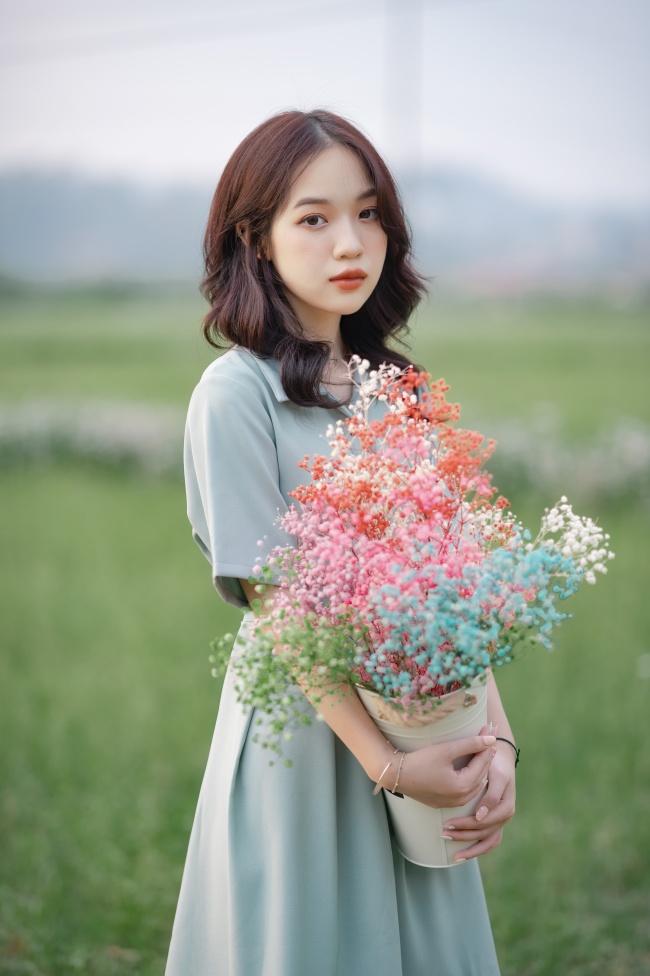 香烟烟雾中的女人